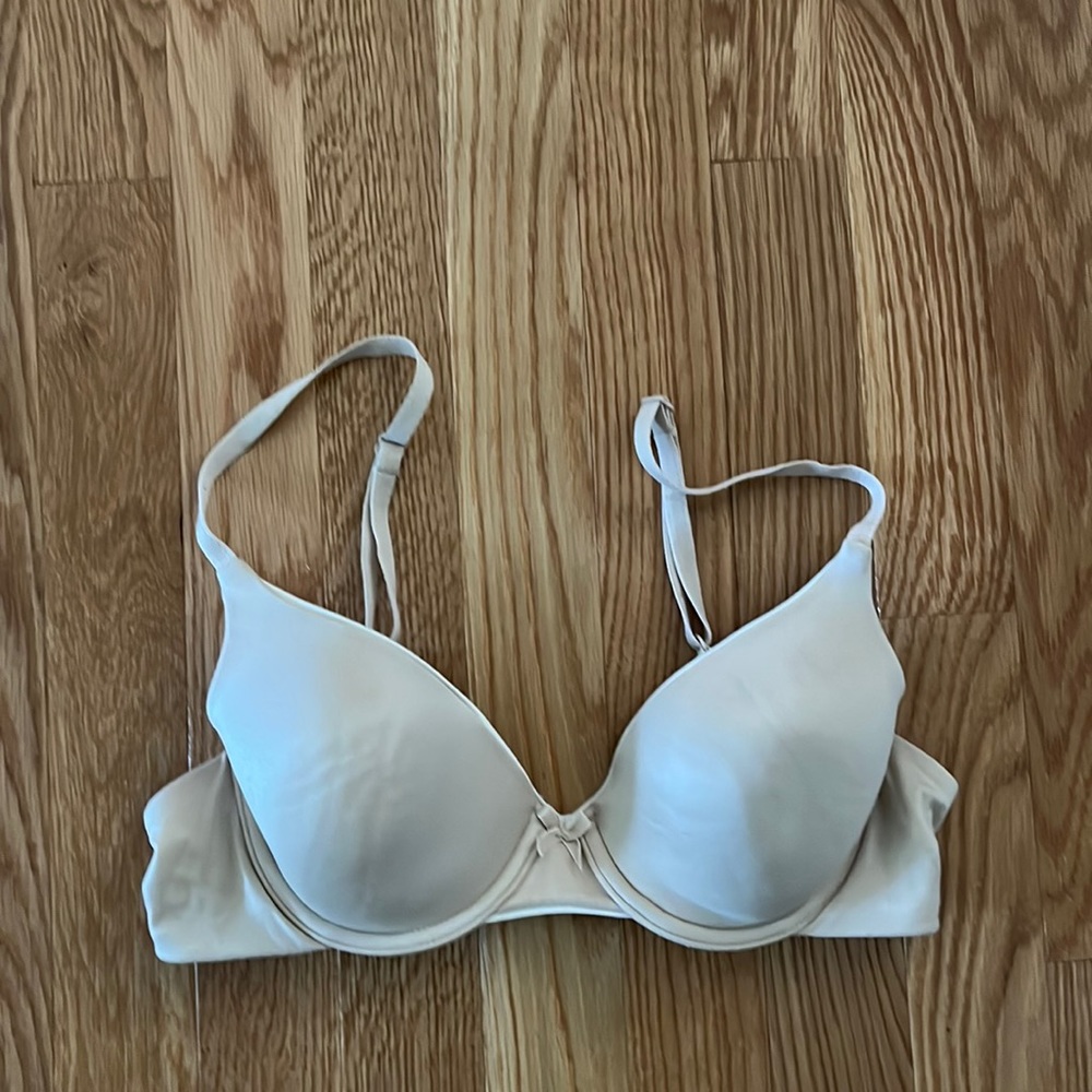 Maidenform 34B Nude Bra With Adjustable Straps & Underwire